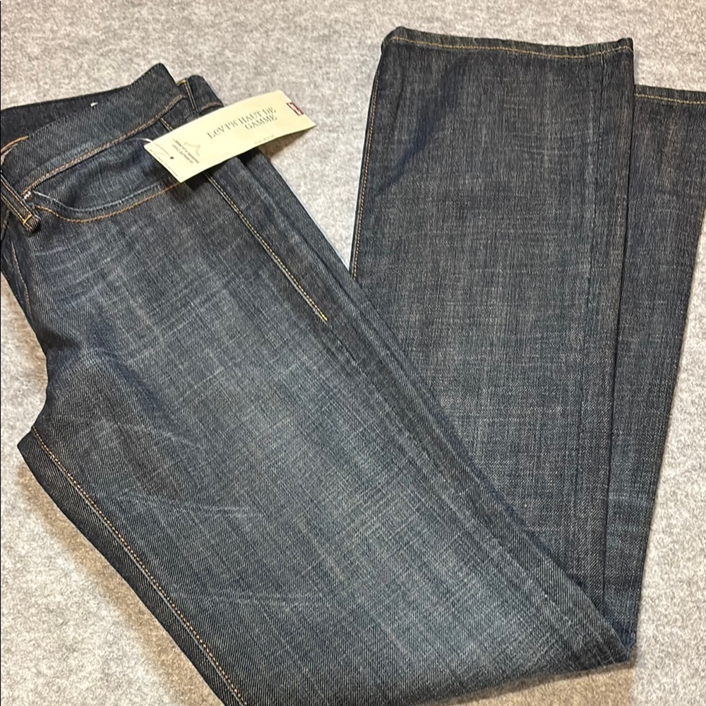 🔥 **Ultimate Chic: Levi's Premium City Boot Cut Jeans, size 26** 🔥